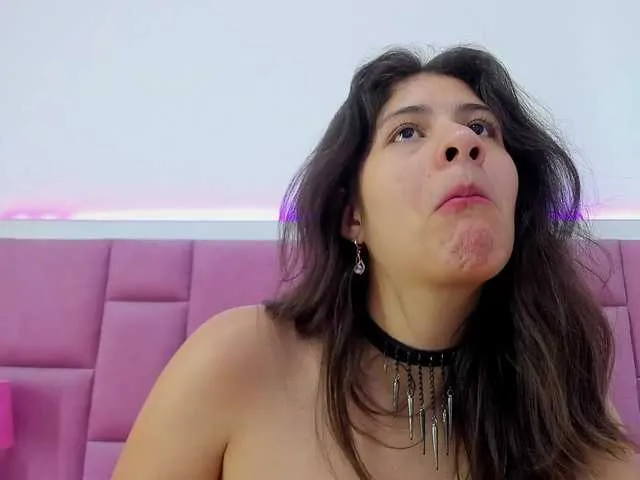 Live sex webcam photo for miaqueen021 #290698997