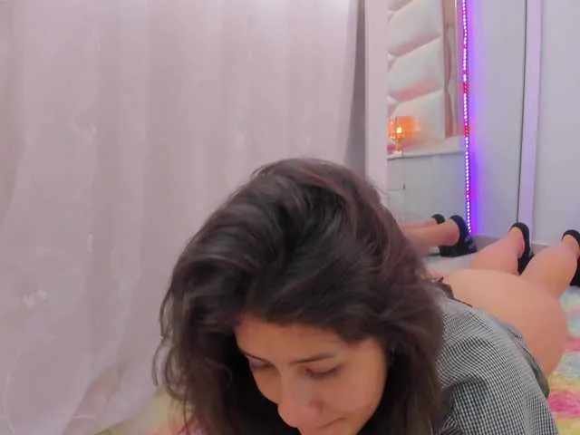 Live sex webcam photo for miaqueen021 #291207724