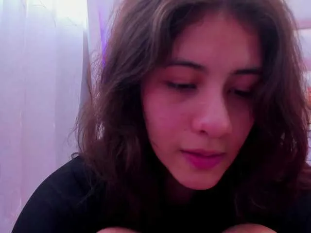 Live sex webcam photo for miaqueen021 #291333483