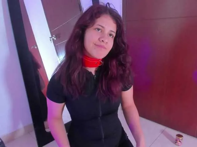 Live sex webcam photo for miaqueen021 #291556627