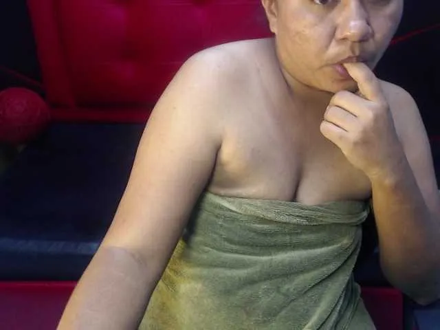 Live sex webcam photo for miawild #273085975