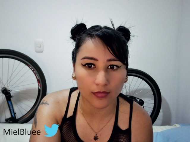 Live sex webcam photo for mielblue #275609977