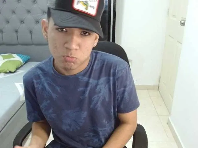 Live sex webcam photo for migueshow #275648621