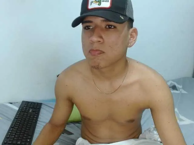 Live sex webcam photo for migueshow #275663683