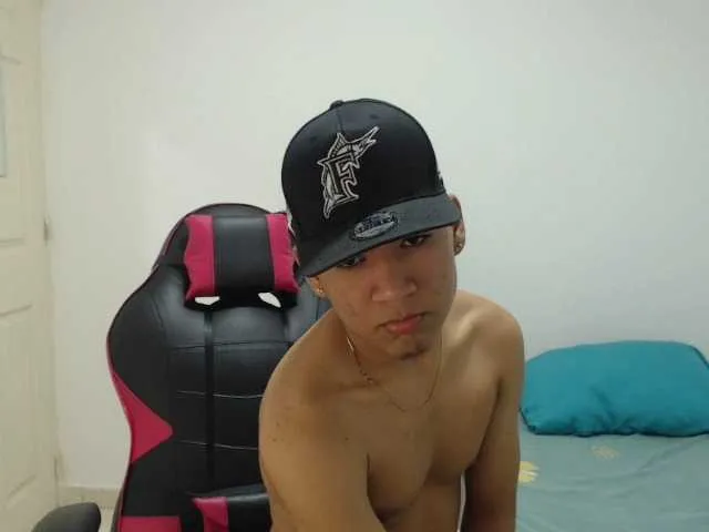 Live sex webcam photo for migueshow #275676725