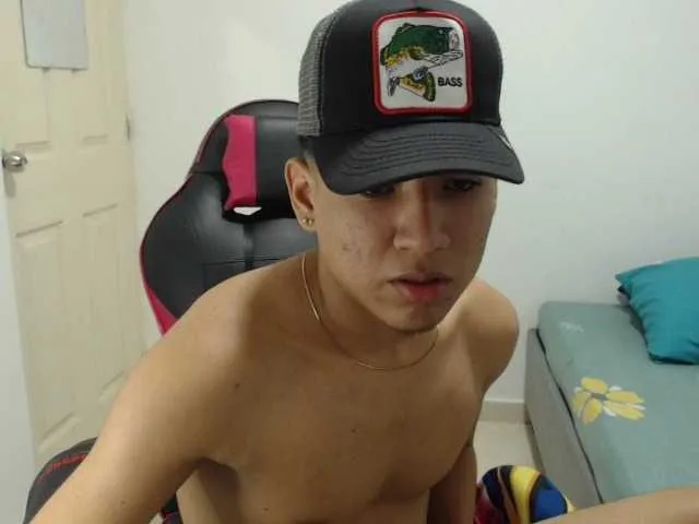 Live sex webcam photo for migueshow #275731682