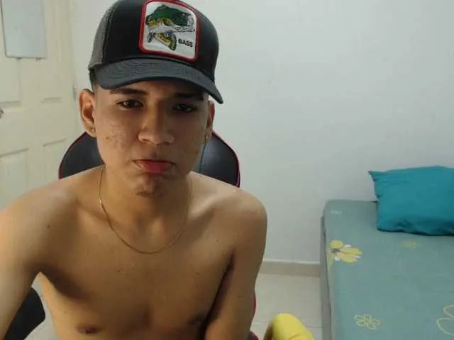 Live sex webcam photo for migueshow #275739336