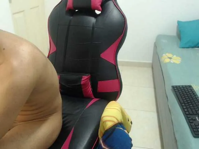 Live sex webcam photo for migueshow #275761322