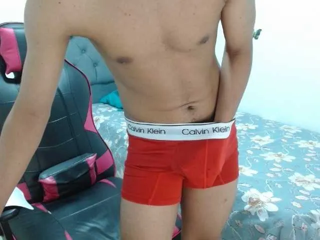 Live sex webcam photo for migueshow #275887523