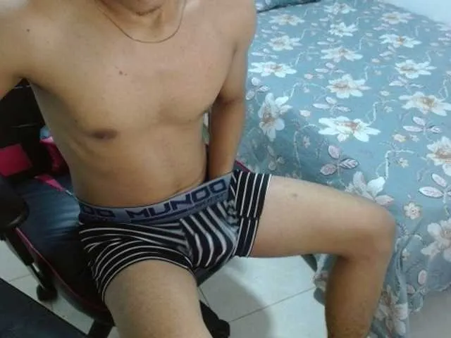 Live sex webcam photo for migueshow #275910439