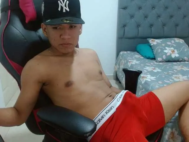 Live sex webcam photo for migueshow #275919969