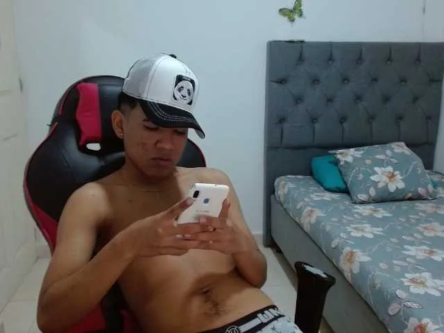 Live sex webcam photo for migueshow #276017871