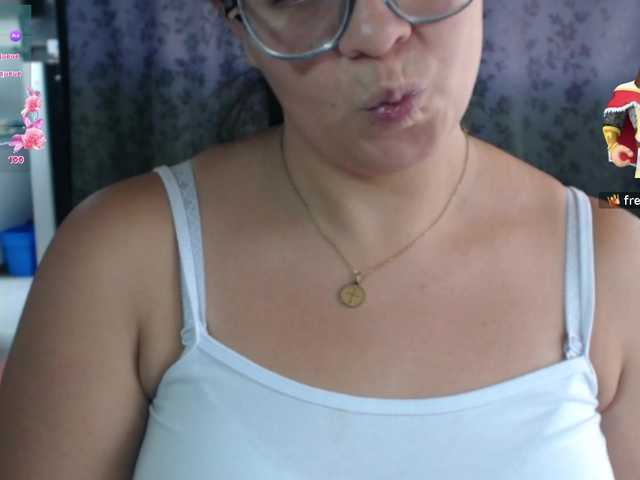 Live sex webcam photo for miia-1bigboobs #292489116