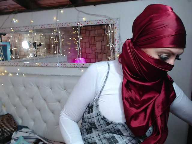 Live sex webcam photo for mijal-queen #272491932