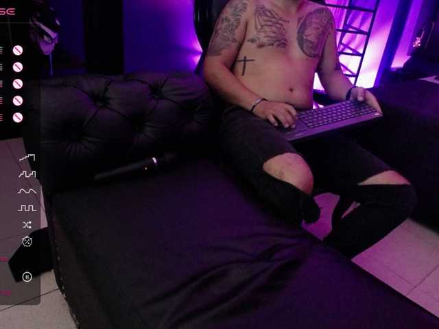 Live sex webcam photo for mike-n-violet #276707026