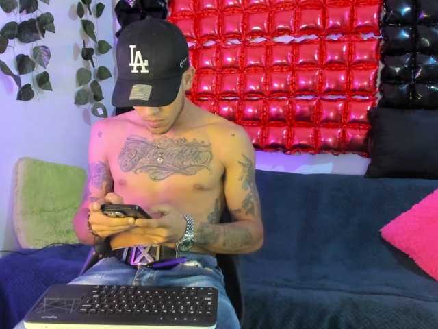 Live sex webcam photo for mikescooth #278132247