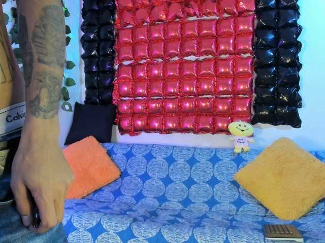 Live sex webcam photo for mikescooth #278158222