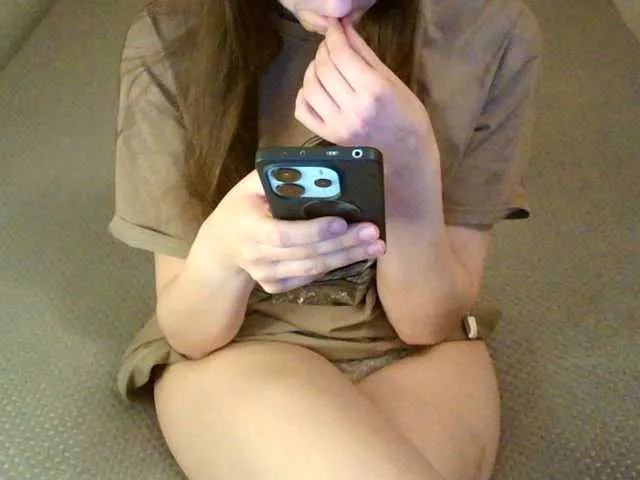 Live sex webcam photo for mikkirsan1 #293285783