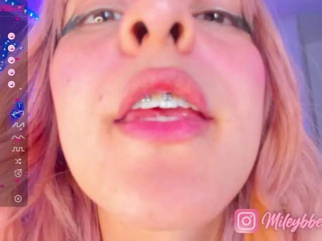 Live sex webcam photo for mileyberry #288051455