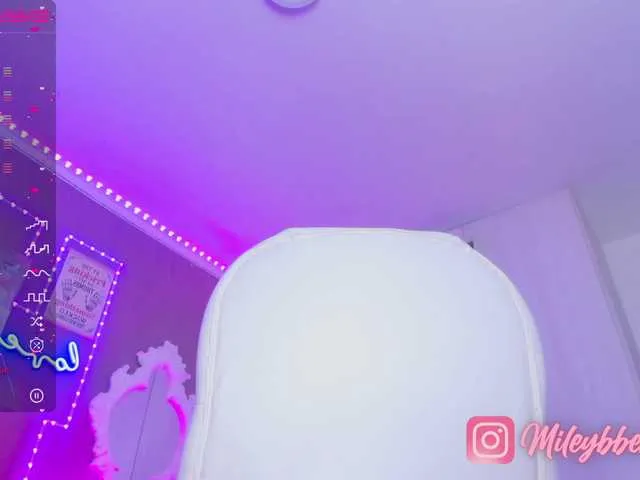 Live sex webcam photo for mileyberry #288051457