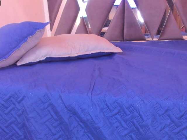 Live sex webcam photo for milf-69 #275711137