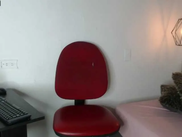 Live sex webcam photo for milf-skinny #272840223