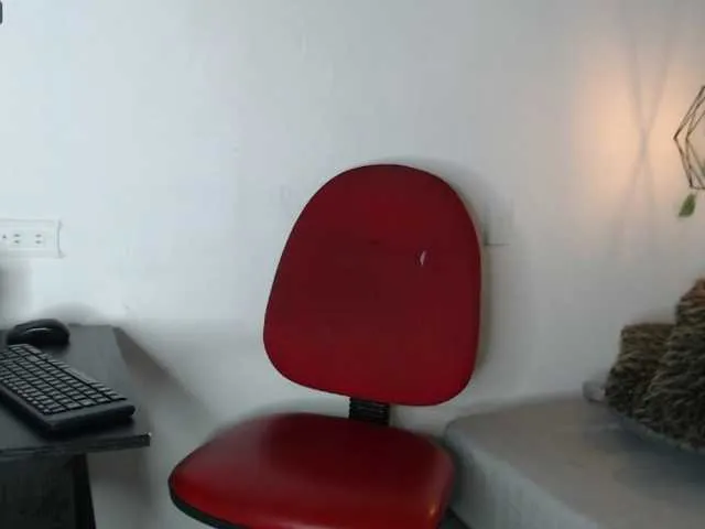 Live sex webcam photo for milf-skinny #272876114