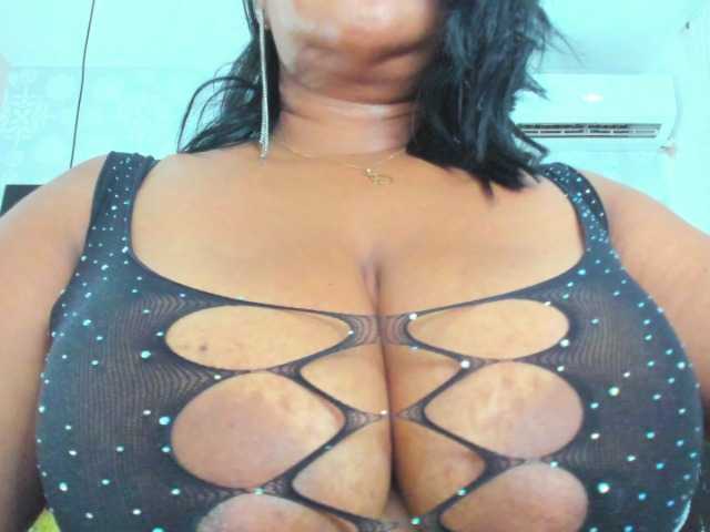 Live sex webcam photo for milfebony #288365236