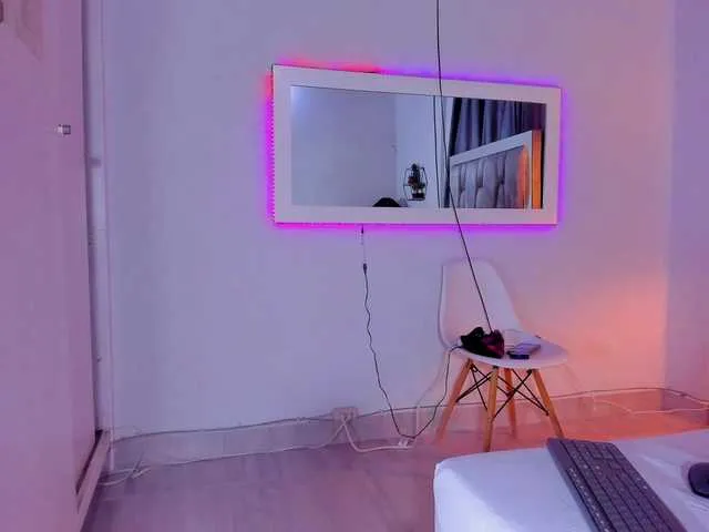 Live sex webcam photo for milfhorny69 #291299322