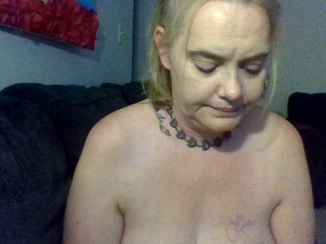 Live sex webcam photo for milfmaid #274347216