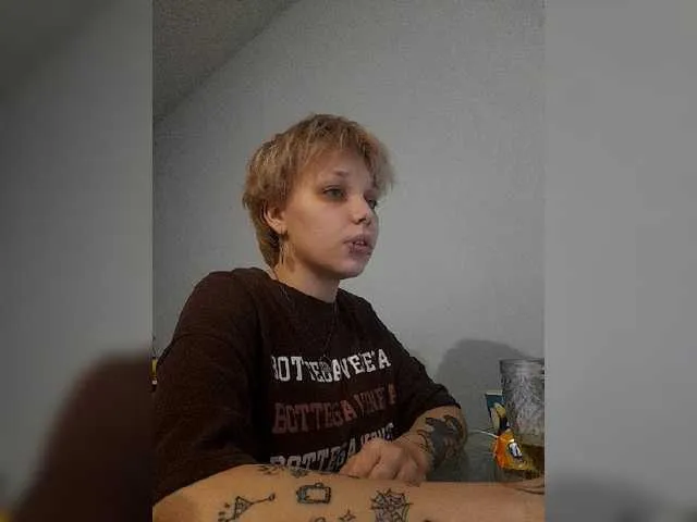 Live sex webcam photo for milkypieeee #277531679