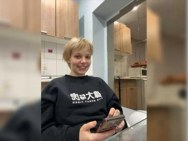 Live sex webcam photo for milkypieeee #277610066