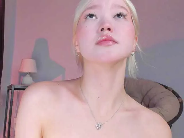 Live sex webcam photo for milli-sunrise #290297620