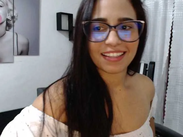 Live sex webcam photo for millie-bobby #273705802