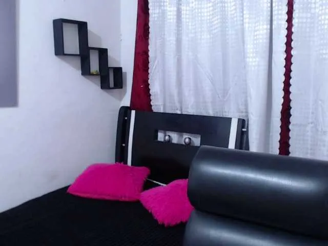 Live sex webcam photo for millie-bobby #273973866