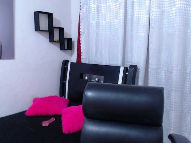 Live sex webcam photo for millie-bobby #274216027