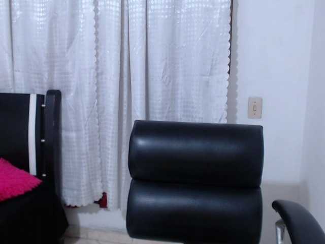 Live sex webcam photo for millie-bobby #274370425