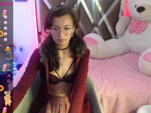 Live sex webcam photo for milufer-tay #274325658