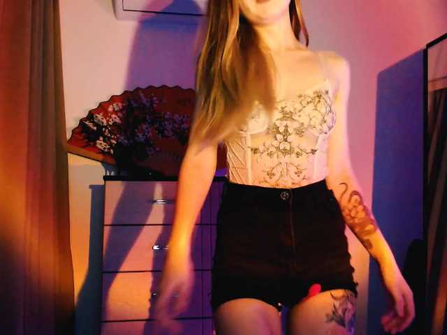 Live sex webcam photo for mimi-cat #272319313