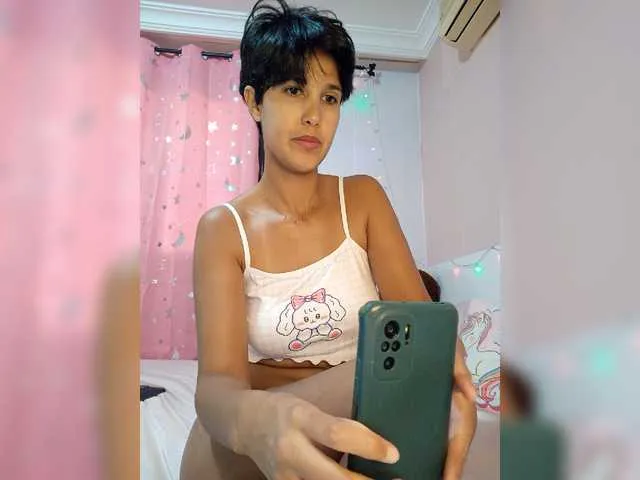 Live sex webcam photo for minababy1275 #277644266