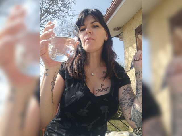 Live sex webcam photo for mindy3 #272886446