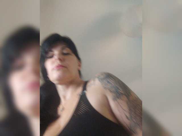 Live sex webcam photo for mindy3 #274175632