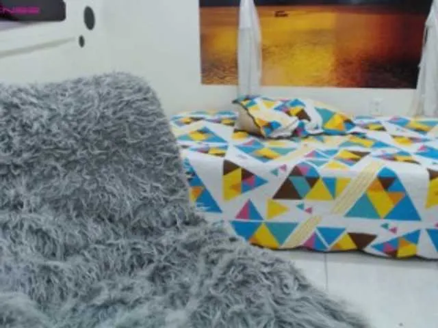 Live sex webcam photo for miniie- #272729587