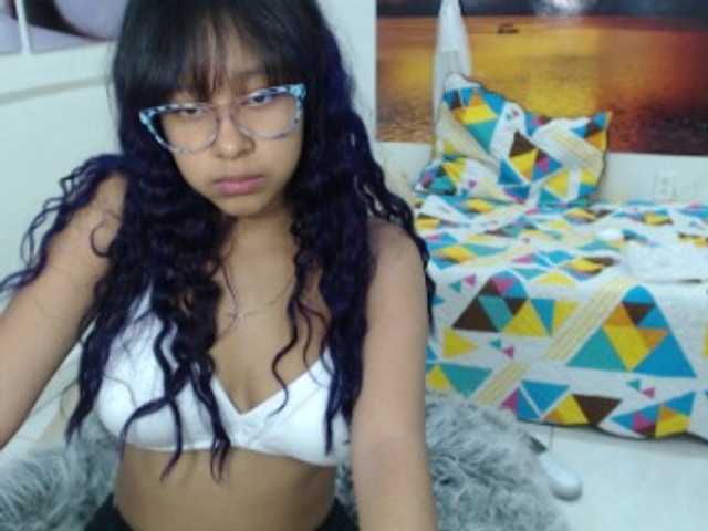 Live sex webcam photo for miniie- #272784028