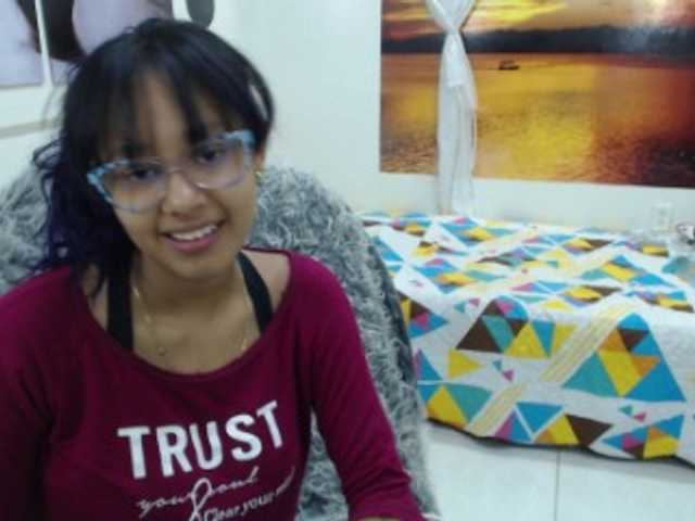 Live sex webcam photo for miniie- #272804440