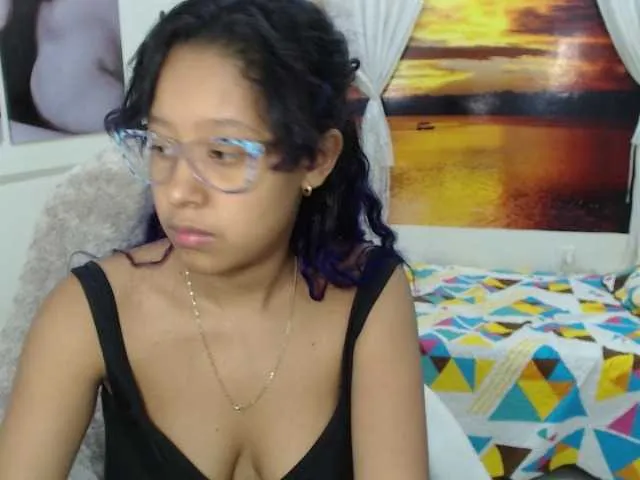 Live sex webcam photo for miniie- #272824671