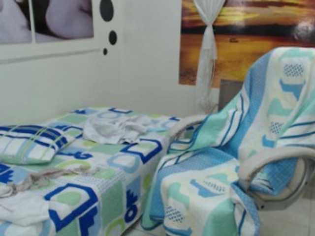 Live sex webcam photo for miniie- #272985837