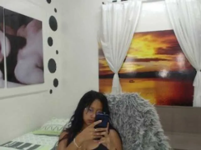 Live sex webcam photo for miniie- #273227059