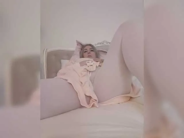 Live sex webcam photo for mirage40 #272297045