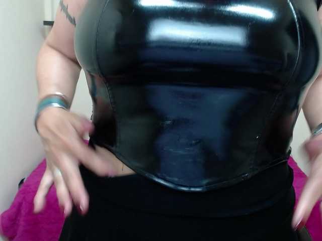 Live sex webcam photo for miranda-spark #277405503